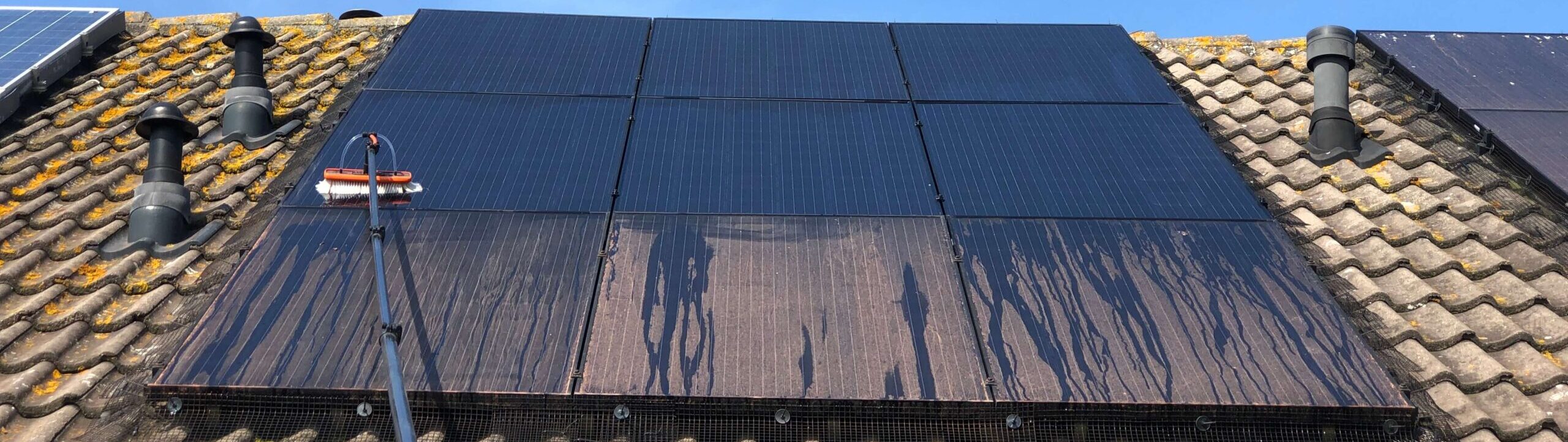 Zonnepanelen schoonmaken
