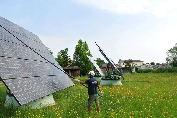 PV-Reinigung-vom-Boden.png PV-Reinigung-vom-Boden.png